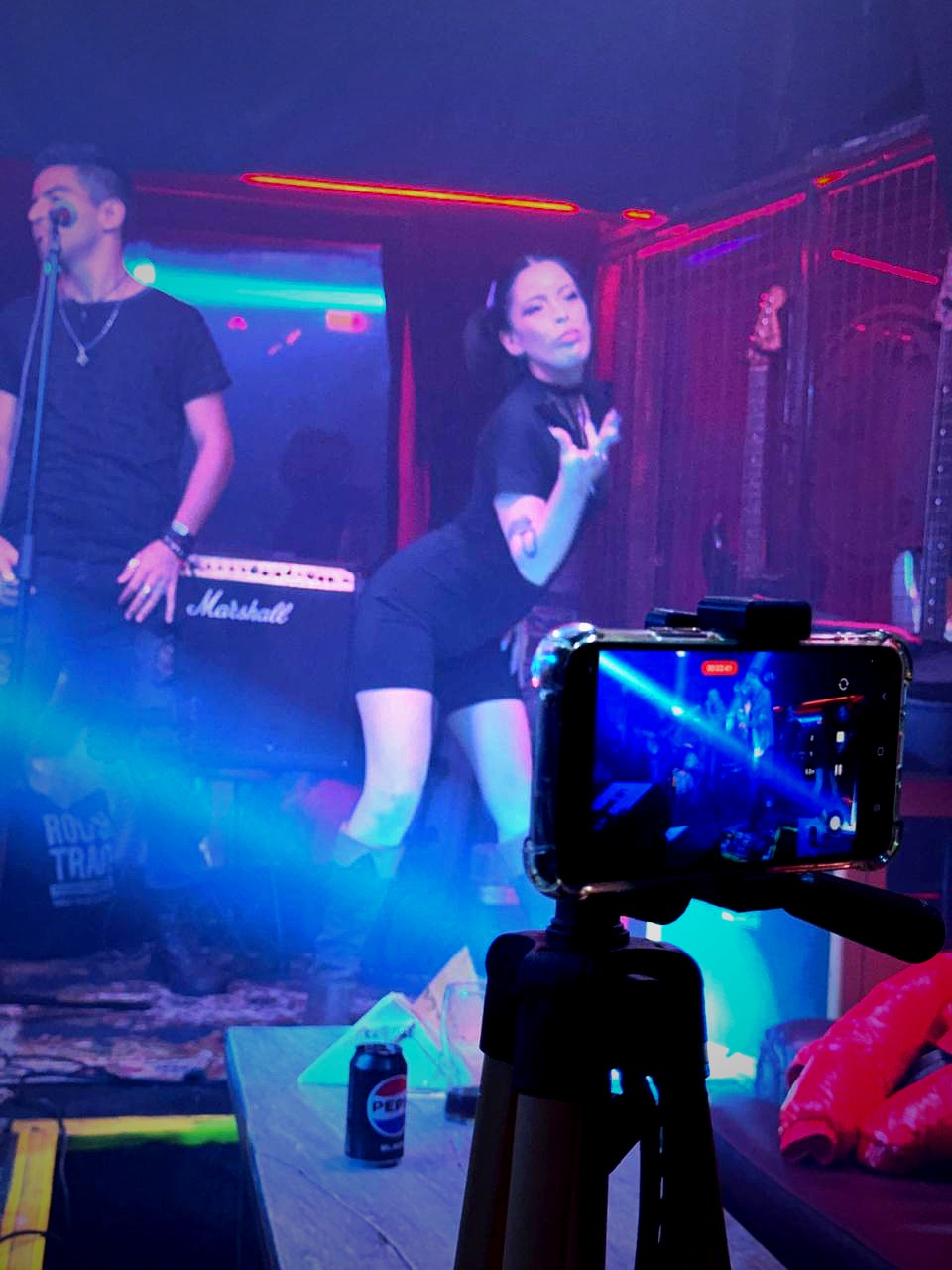 Runaway Steel — Bailarina en show