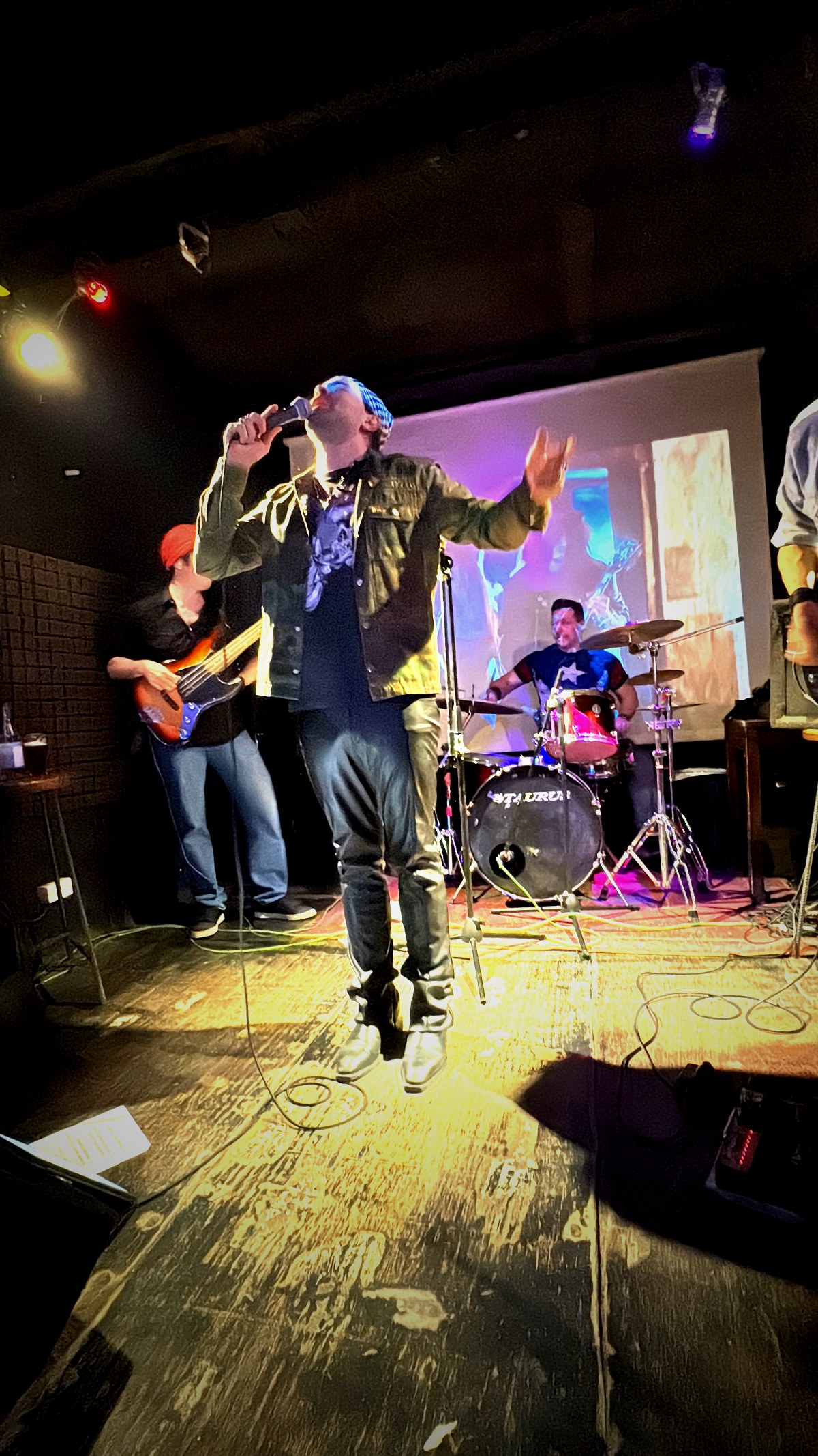 Runaway Steel — Vocalista en show