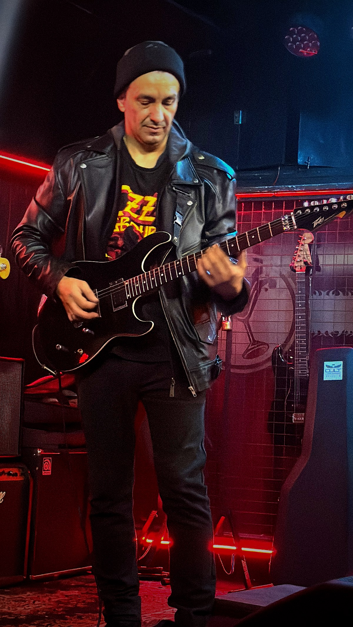 Runaway Steel — Guitarrista