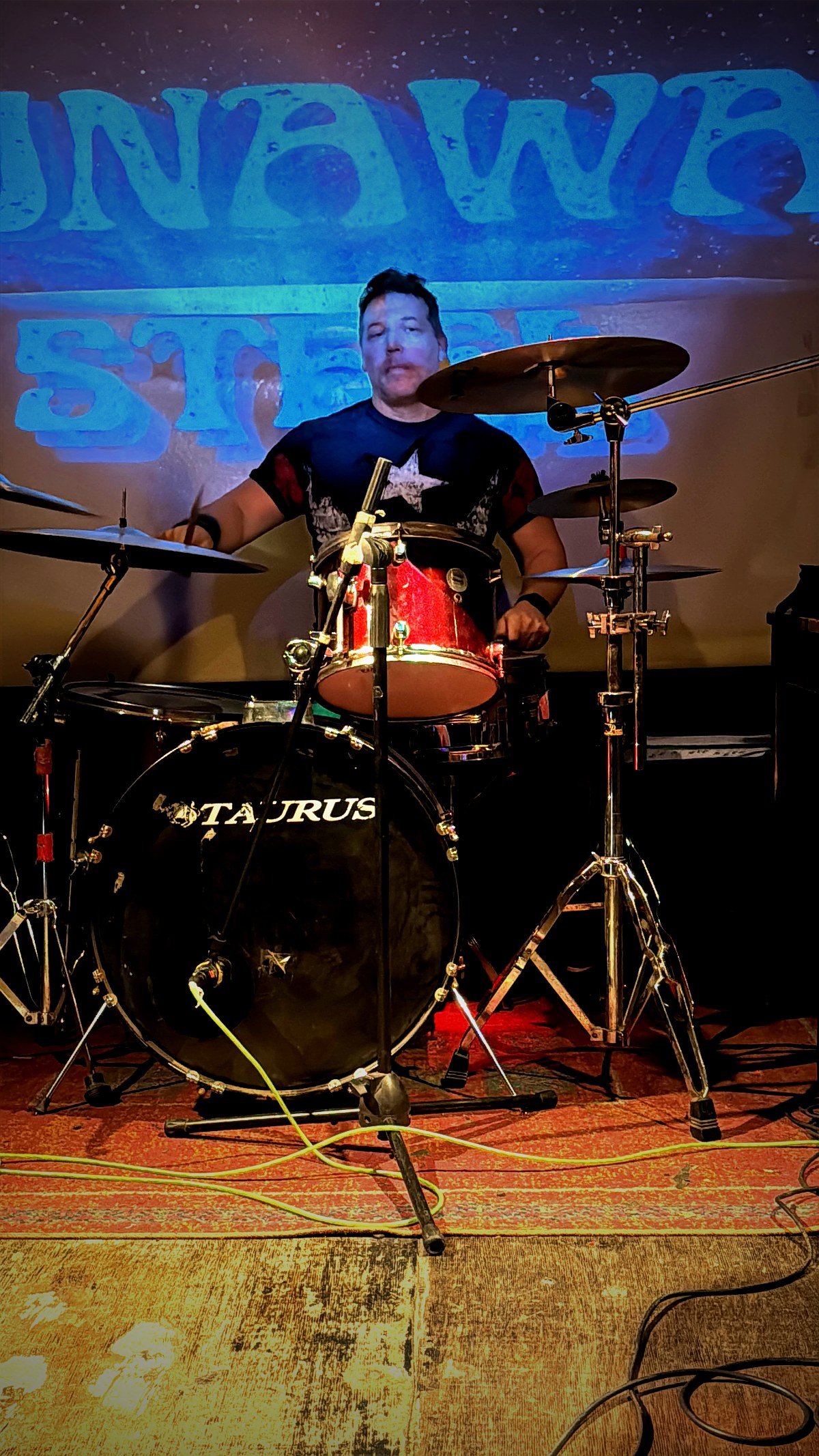 Runaway Steel — Baterista en acción
